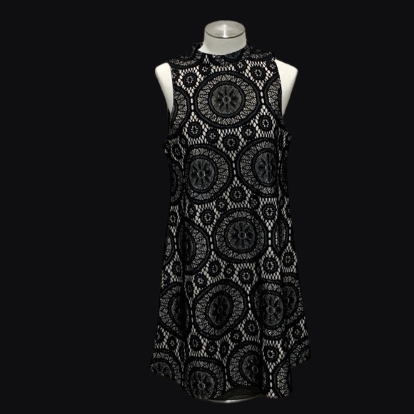 Love Fire Elegant Cocktail Dress, Black lace w/ white and soft gold underlay, M - Picture 2 of 14